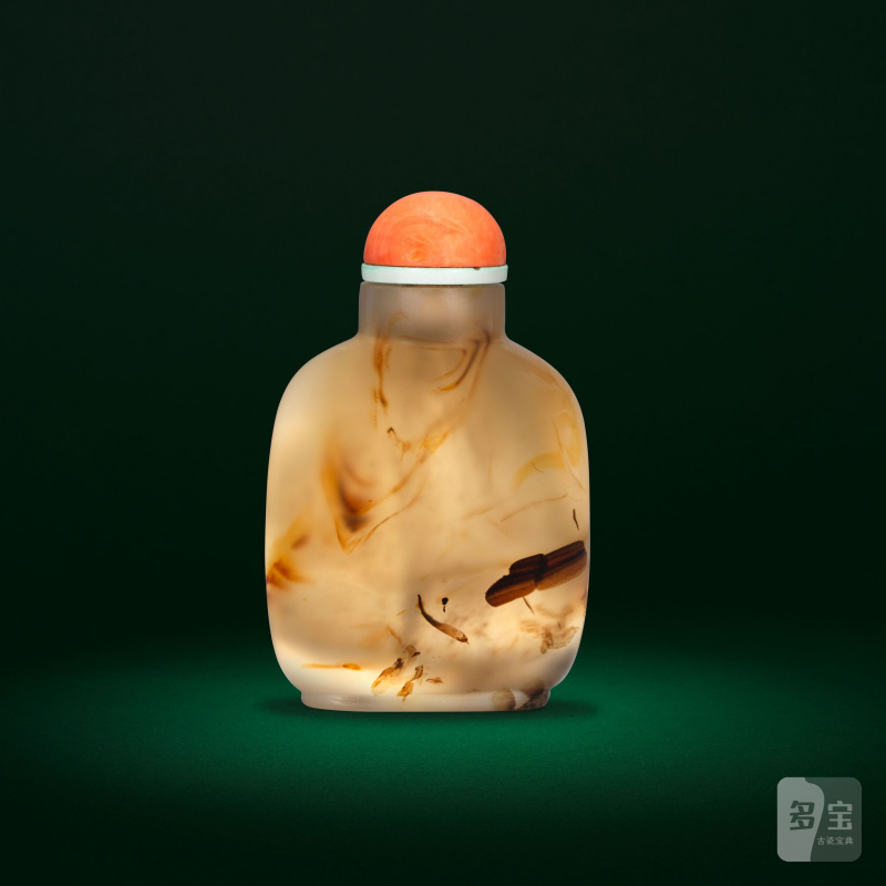 十八/十九世紀 瑪瑙巧雕浮槎人物圖鼻煙壺 | A CHALCEDONY SHADOW AGATE 'SAGE AND SAMPAN' SNUFF BOTTLE - 图4